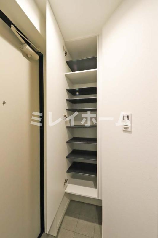 VERXEED STAIR Omorikitaの玄関