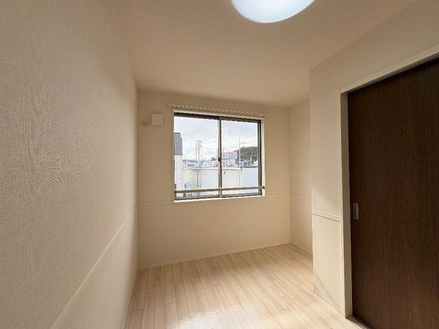 サンライズ南陽の寝室|開放的な寝室です
