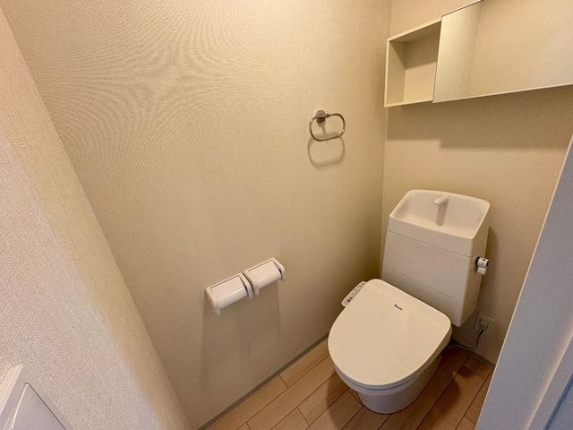 サンライズ南陽のトイレ|落ち着いた色調のトイレです
