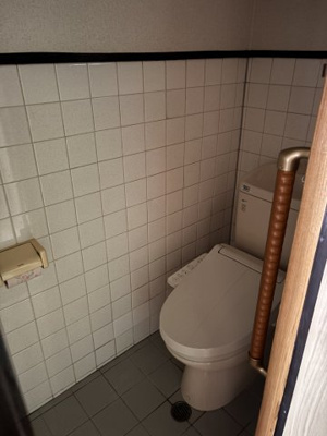 【トイレ】 | 南住吉向井貸家 | 温水洗浄便座付きトイレです。