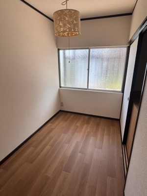 【子供部屋】 | 南住吉向井貸家 | 照明は残置物です。