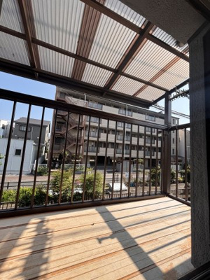 【バルコニー】 | 南住吉向井貸家 | 屋根付きバルコニーです。
