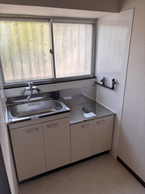 【キッチン】 | 南住吉向井貸家 | 窓が付いておりますキッチンです。