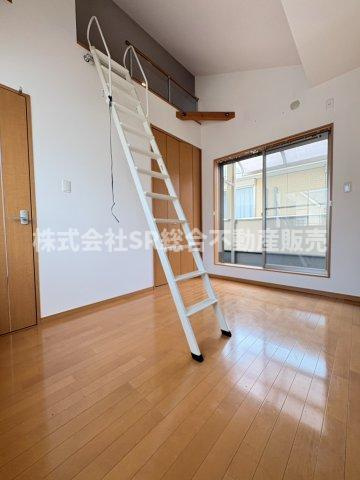 花園東町3丁目中古戸建の子供部屋|ロフトがあることで天井が高く開放感のあるお部屋です！