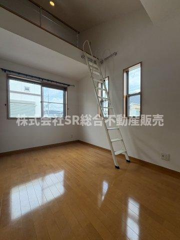 花園東町3丁目中古戸建の寝室|落ち着いて過ごせるお部屋なので、寝室にいかがでしょうか