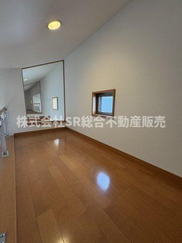 花園東町3丁目中古戸建の洋室|ロフトは2か所にあり、お子様の遊び場にピッタリです！
