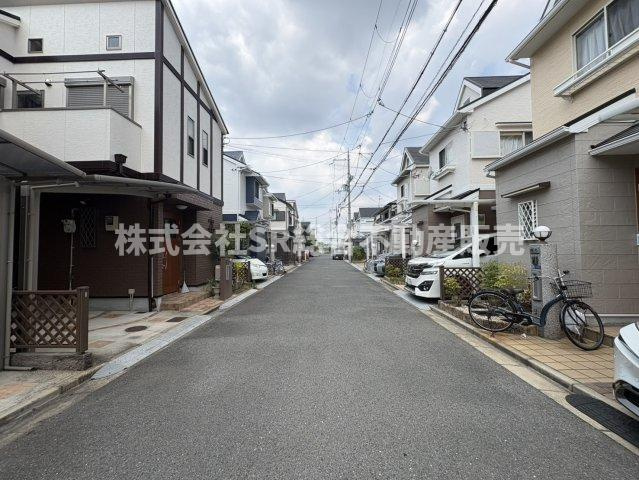 花園東町3丁目中古戸建の前面道路含む現地写真|前面道路含む現地写真です