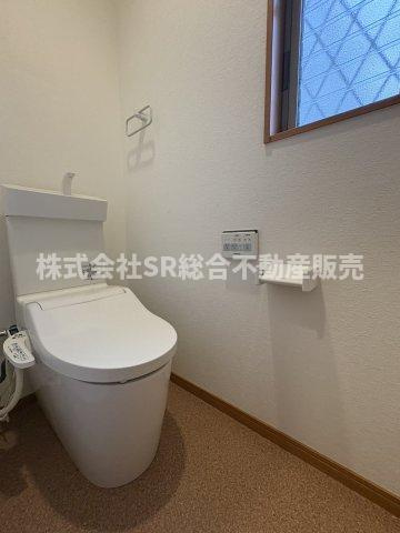 花園東町3丁目中古戸建のトイレ|温水洗浄便座もございます♪