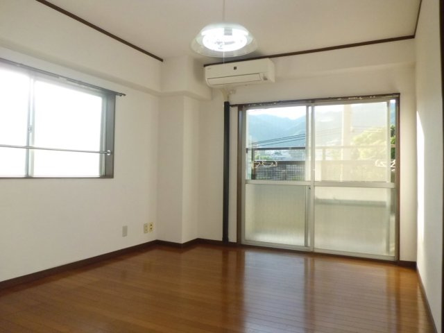 城村マンションの居間・リビング