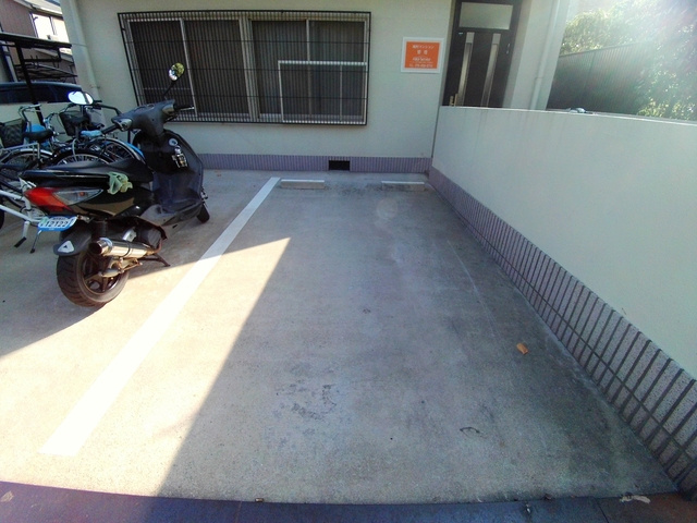 城村マンションの駐車場