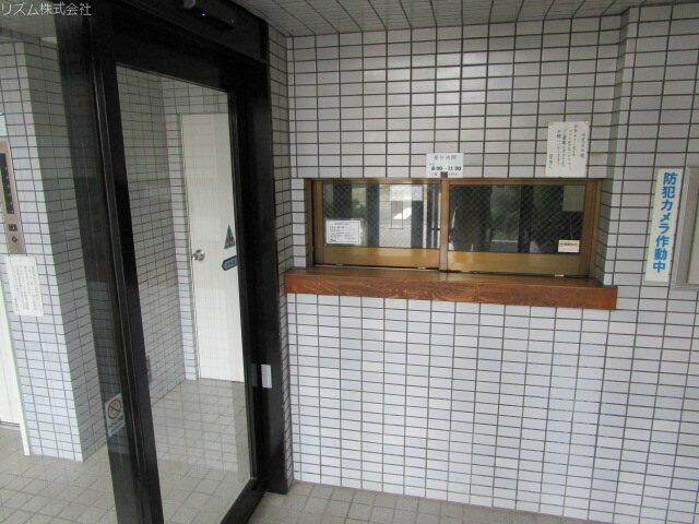 日神パレス新大塚のエントランス
