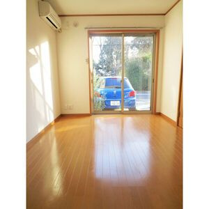 ＣＲＥＳＣＥＮＴ（クレツセント）の居間・リビング