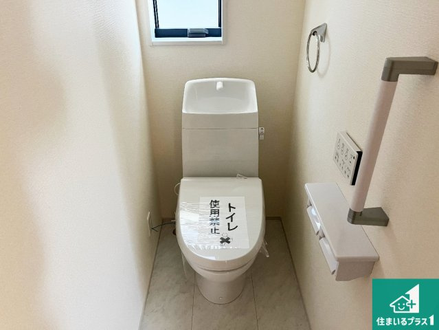 姫路市青山　第7期　新築一戸建てのトイレ|1・2階の2ヶ所にあるので、朝の忙しい時間の順番待ちもなく、深夜の利用にも大変便利です。