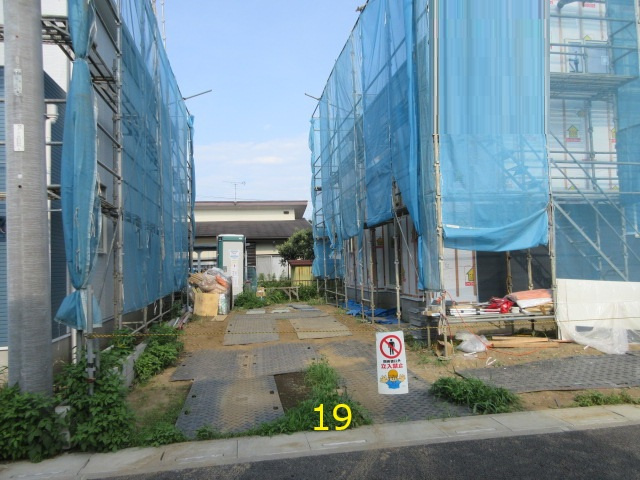 【仲介手数料無料】新築戸建　東松山市石橋1630-6（全31棟）の前面道路含む現地写真
