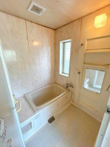 小山市中久喜3丁目　中古戸建の浴室
