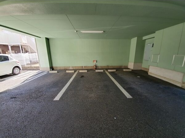 BENTURY横井の駐車場