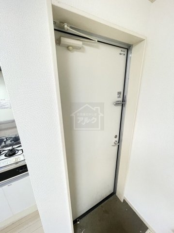 荒川区西日暮里１丁目のアパートの玄関