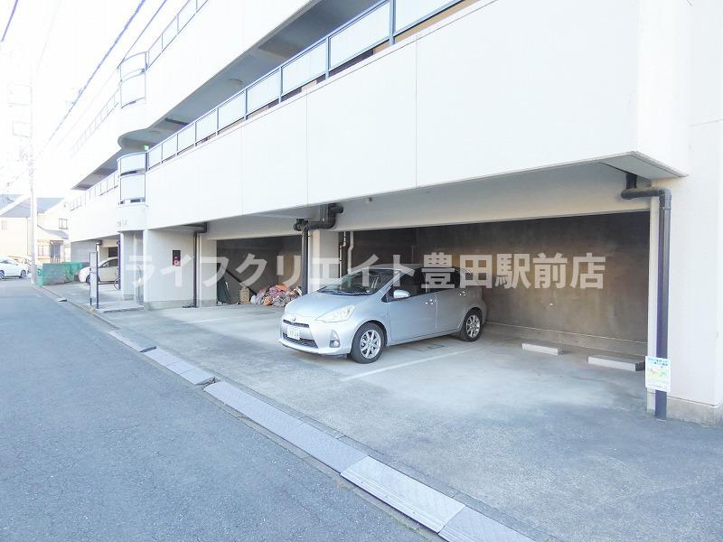 マーベリー石川の駐車場