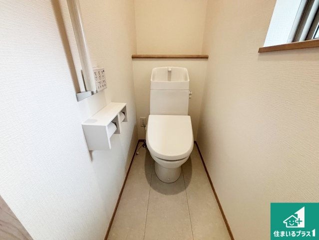 堺市堺区山本町　新築一戸建てのトイレ|1・2階の2ヶ所にあるので、朝の忙しい時間の順番待ちもなく、深夜の利用にも大変便利です。