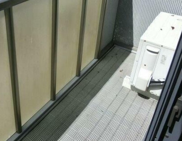 松戸市六実５丁目のアパートのバルコニー