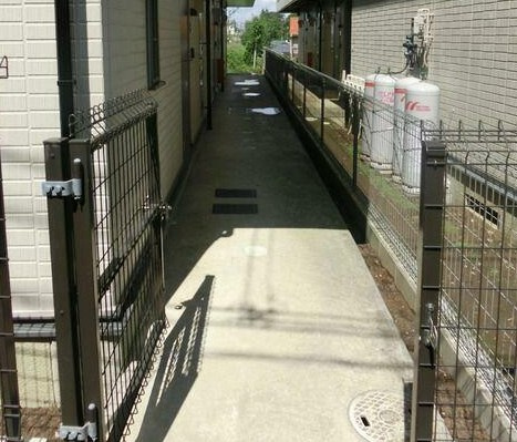松戸市六実５丁目のアパートのエントランス