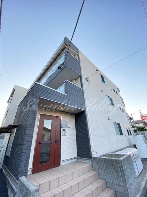 茅ヶ崎市小和田３丁目の賃貸マンションのエントランス