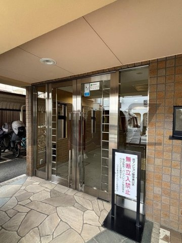 リブゼ横浜サザンコートのエントランス