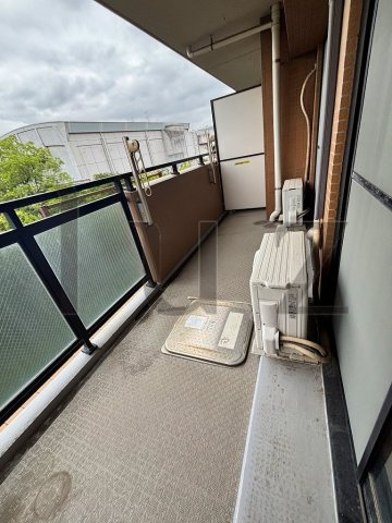 リブゼ横浜サザンコートのバルコニー