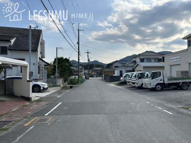 姫路市夢前町寺/中古戸建の前面道路含む現地写真