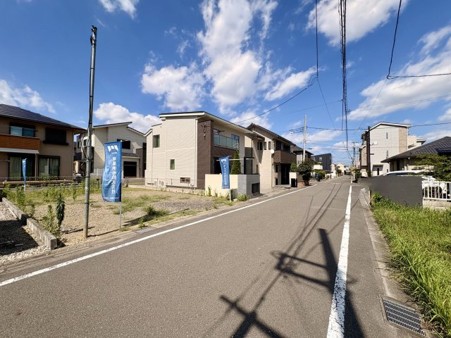 稲城市矢野口(榎戸区画整理地内) 新築戸建の前面道路含む現地写真