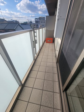 シャーメゾン寝屋川中央のバルコニー