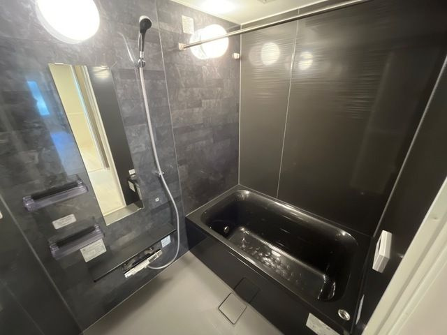 仮）港区秋葉新築アパートの浴室|日々の疲れを癒すお風呂付です