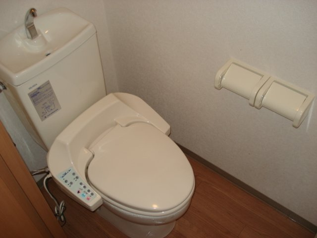 ＡＵＴＨＯＲ千草　Ⅱのトイレ|シャワー付トイレ