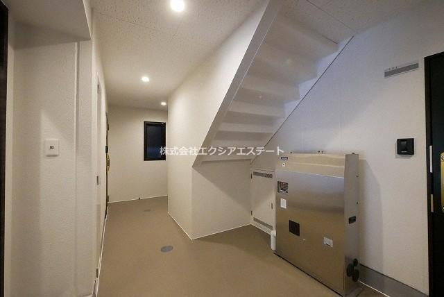Nu岸里駅前のロビー