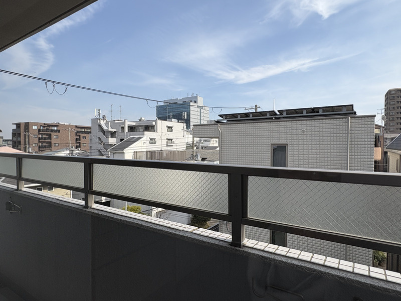 ベルヴィ本山中町(旧:東灘ハイツ)のバルコニー