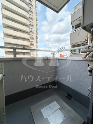 【バルコニー】 | 三河屋ビル | 暖かな日差しのふりそそぐバルコニー