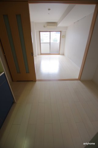 ソルレヴェンテ梅田　仲介手数料無料の洋室