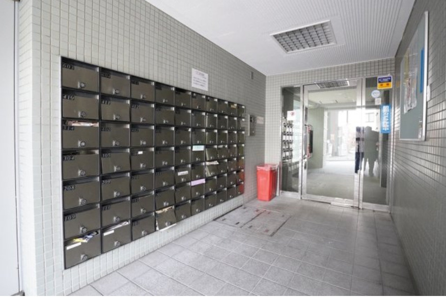 杉並区和泉３丁目の賃貸マンションのエントランス