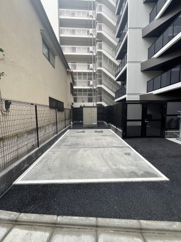 ＬＵＭＥＥＤ南千住の駐車場