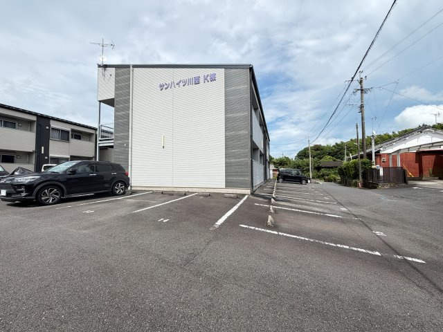サンハイツ川西K棟の駐車場