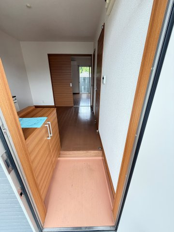サンハイツ川西K棟の玄関
