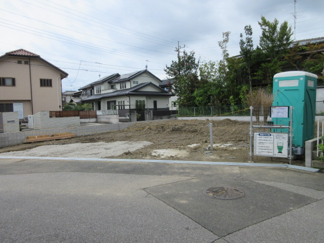 【仲介手数料無料】新築戸建　嵐山町志賀1-28（全1棟）の前面道路含む現地写真