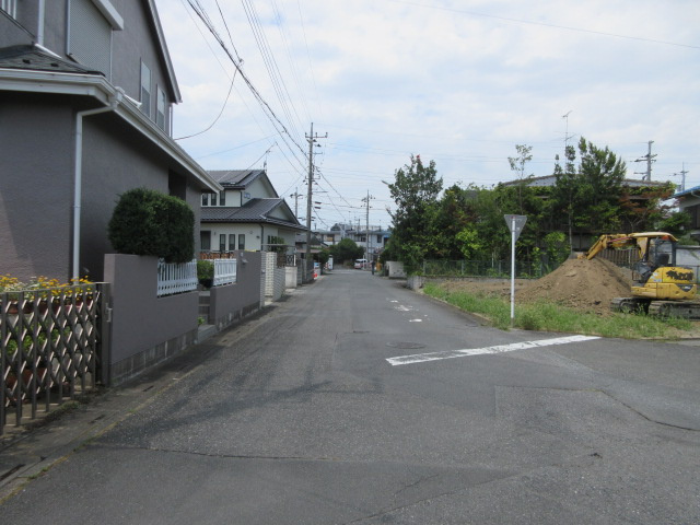 【仲介手数料無料】新築戸建　嵐山町志賀1-28（全1棟）の前面道路含む現地写真