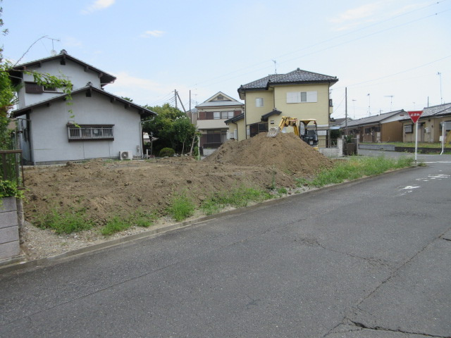 【仲介手数料無料】新築戸建　嵐山町志賀1-28（全1棟）の前面道路含む現地写真