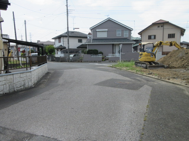【仲介手数料無料】新築戸建　嵐山町志賀1-28（全1棟）の前面道路含む現地写真