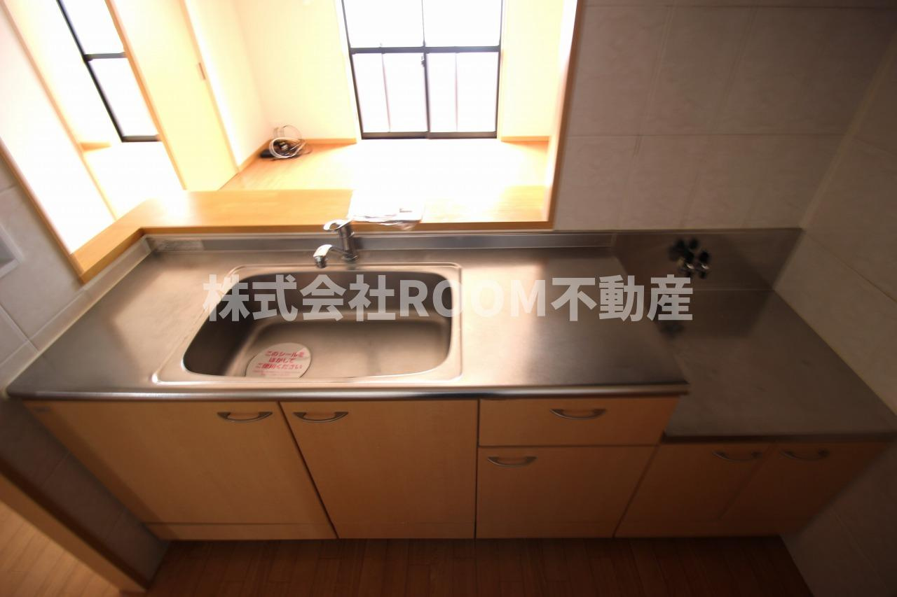 あやめハイムⅡのキッチン|コンパクトなキッチンで掃除もラクラク