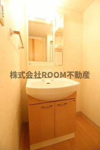 あやめハイムⅡの独立洗面台|朝の支度にも助かる、独立の洗髪洗面化粧台
