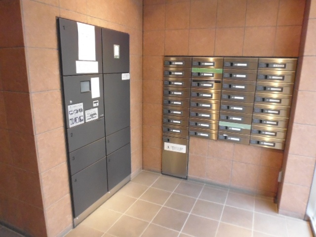 【設備】 | パークアクシス方南町 | 宅配ボックス完備。