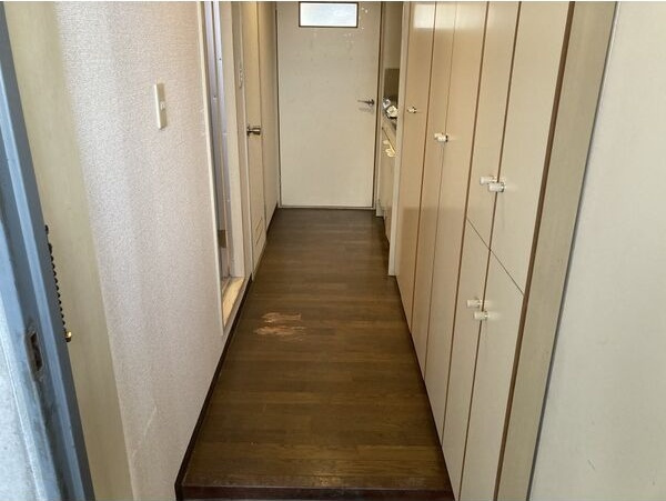 ドミトリー587の玄関