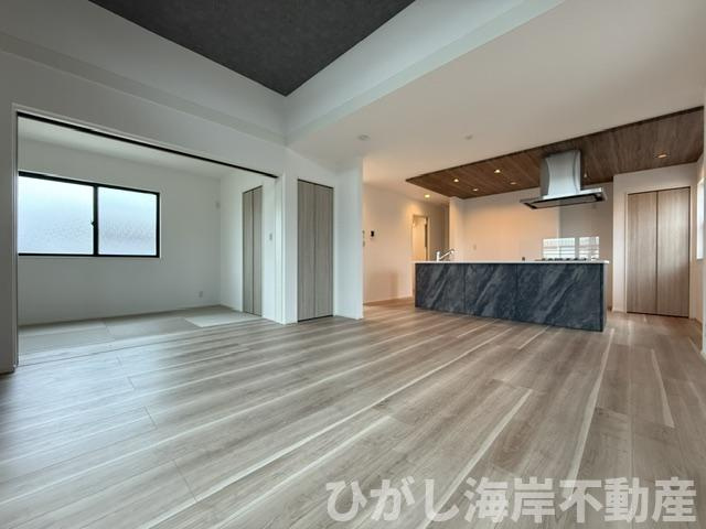 茅ヶ崎市下町屋２丁目　新築戸建　全5棟の居間・リビング|19.6帖　LDK